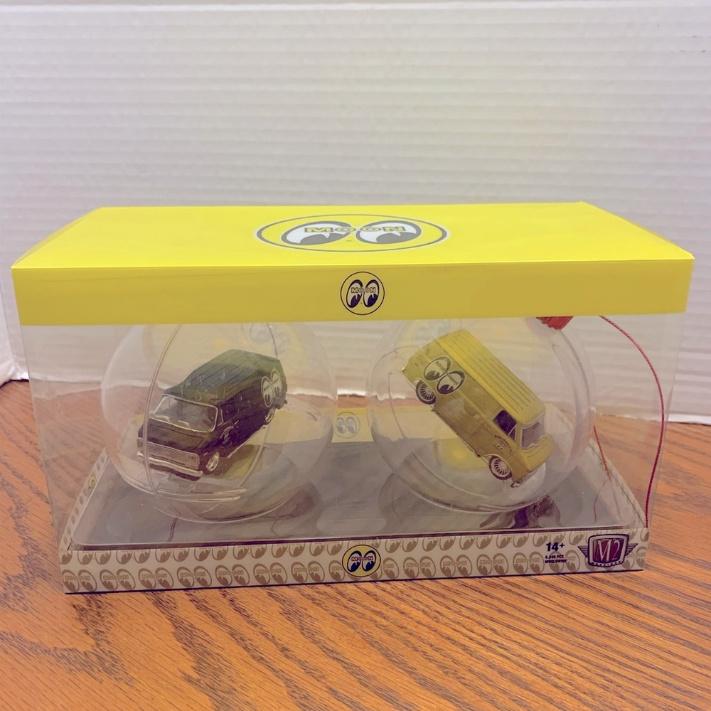 M2 Machines 1971 Chevrolet Van G10 Moon Eyes  2024 Walmart Exclusive